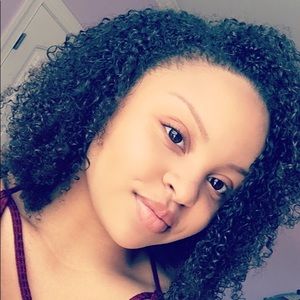 Meet your Posher, Samia